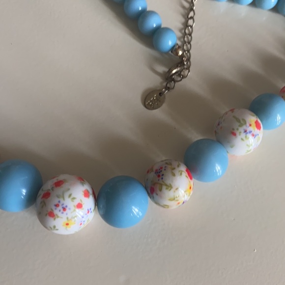 Clairs Retro Necklace - Picture 2 of 3